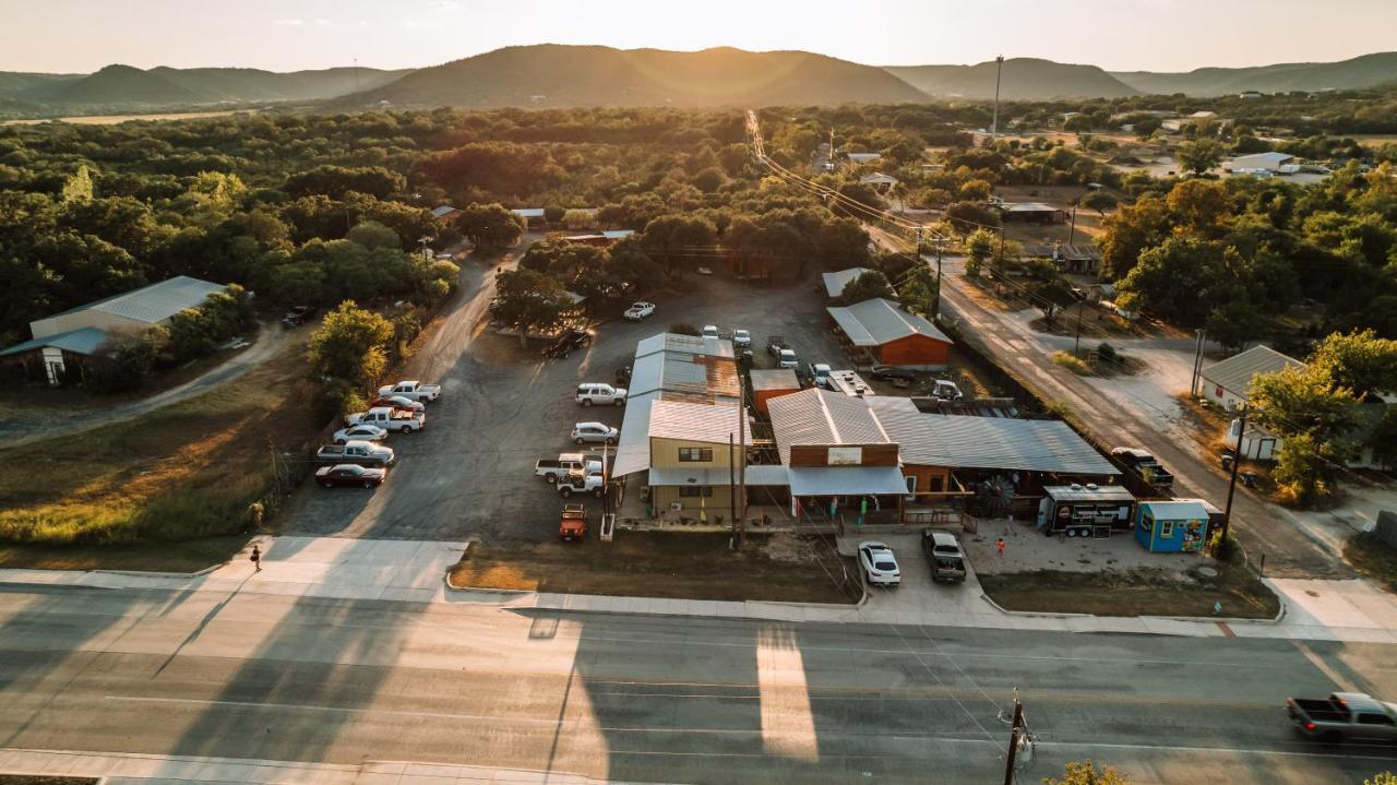 The Historic Leakey Inn Exterior photo
