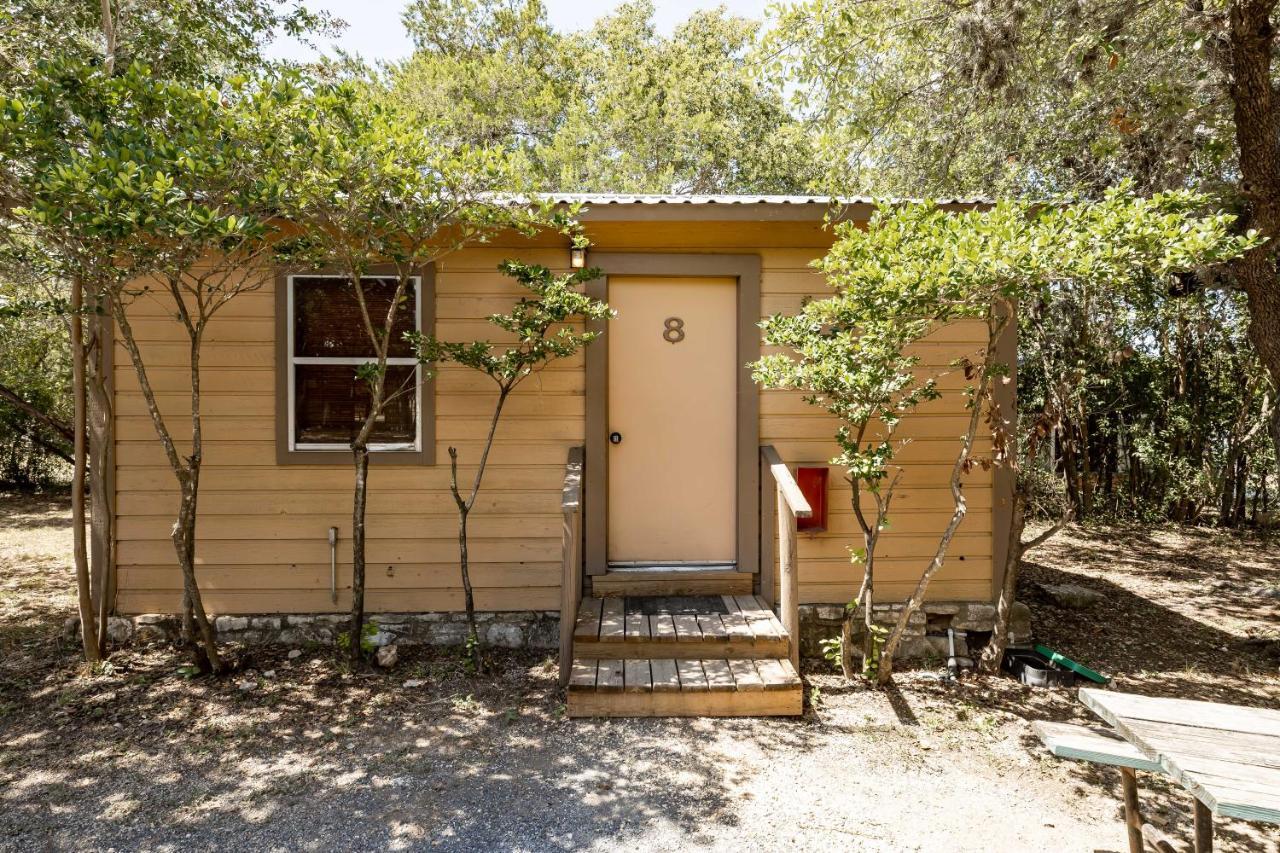 The Historic Leakey Inn Exterior photo