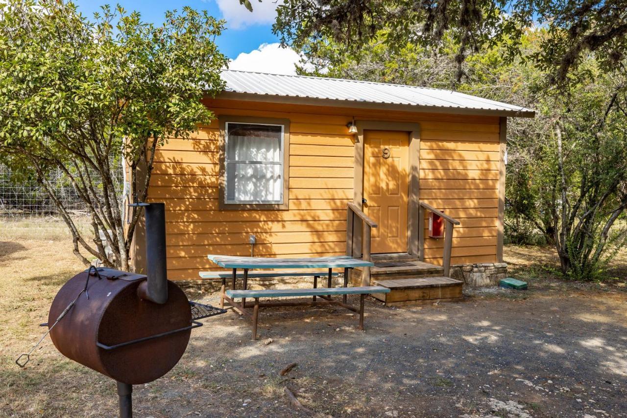 The Historic Leakey Inn Exterior photo
