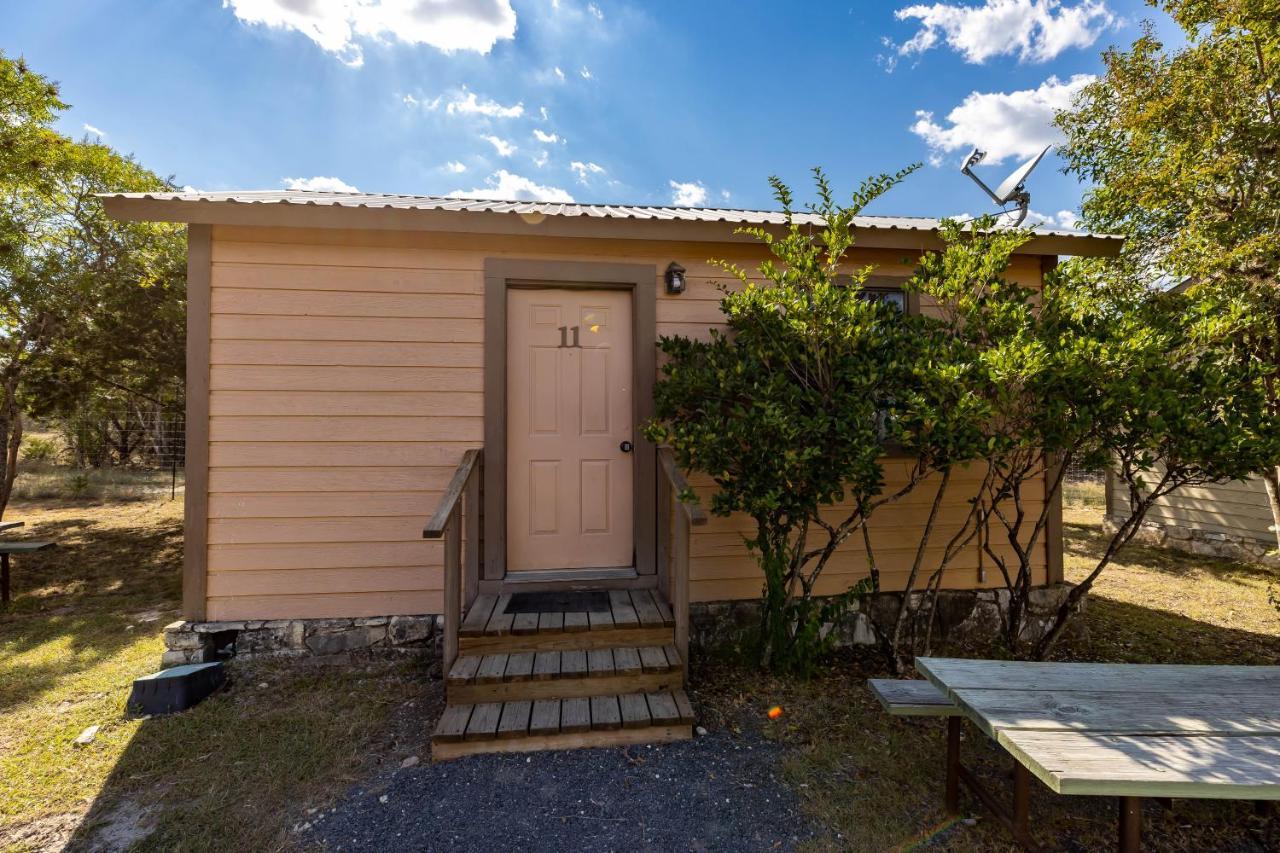 The Historic Leakey Inn Exterior photo